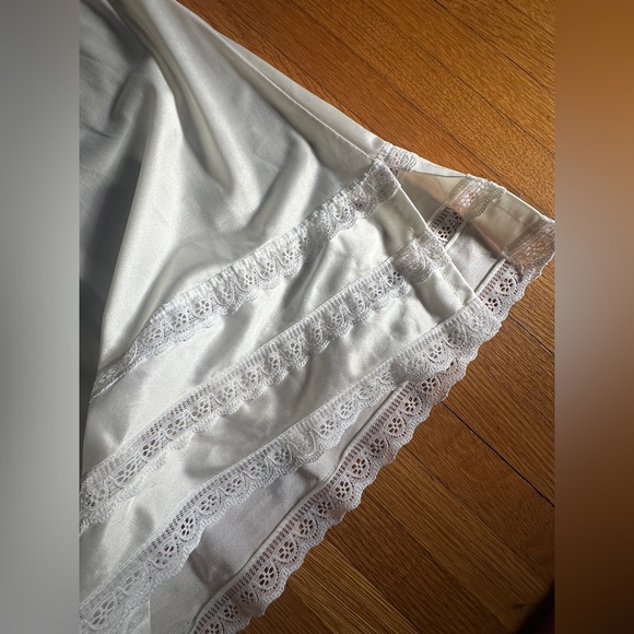 Vintage White Lace Nylon Tricot Slip, Size 44 (Modern XL) - Picture 3 of 10